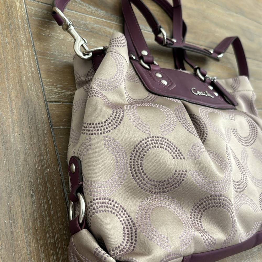 NWOT COACH Ashley Signature satchel bag brand new never been used.